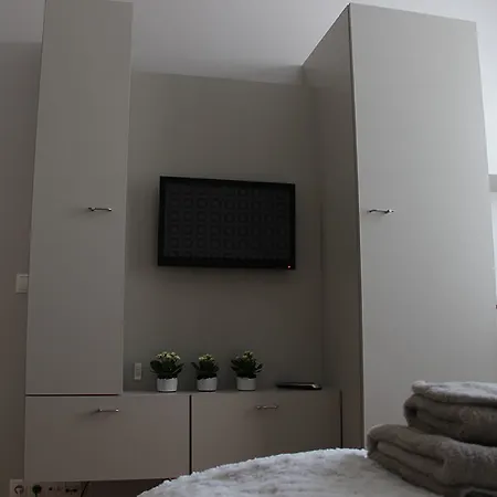 @ Room's 4* Ypres